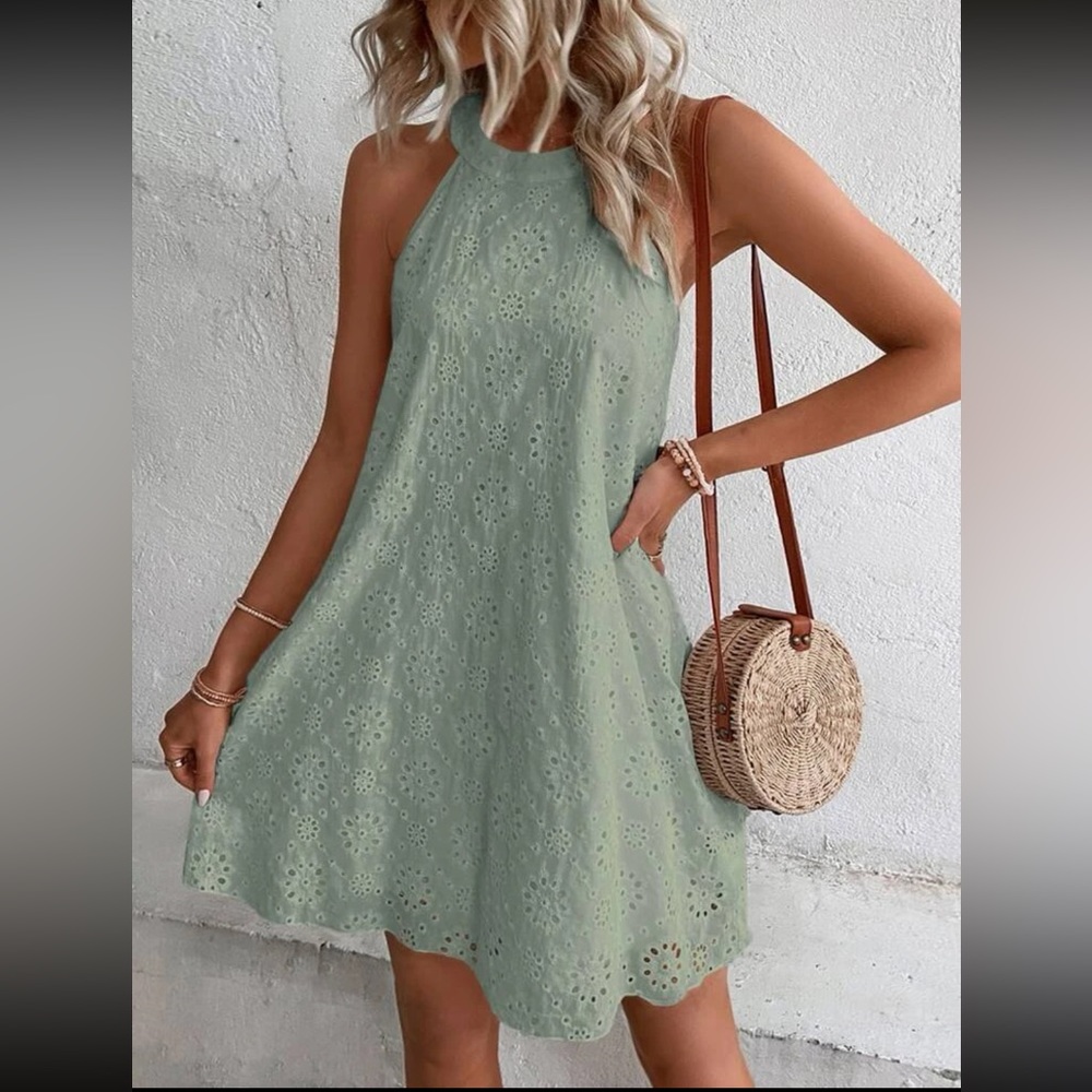 Boho embroidery keyhole back halter mini dress